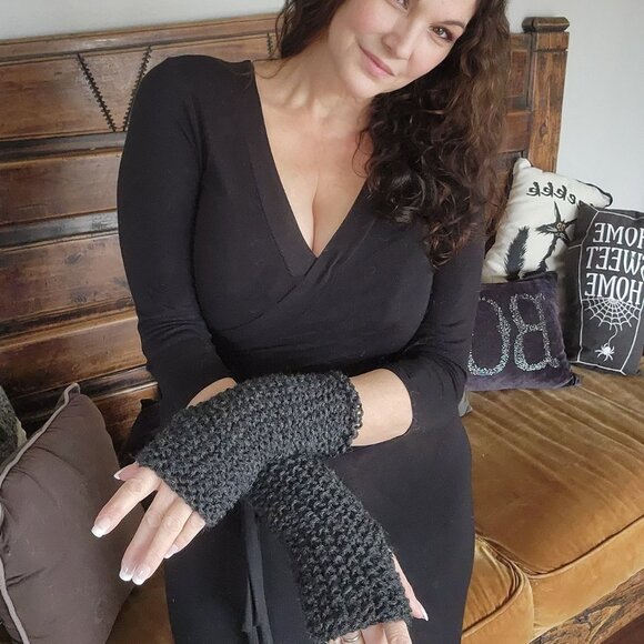 Hand Knit Fingerless Gloves, Armwarmers in Gray Yarn, Womens "Twilight Cloud", - Picture 4 of 13